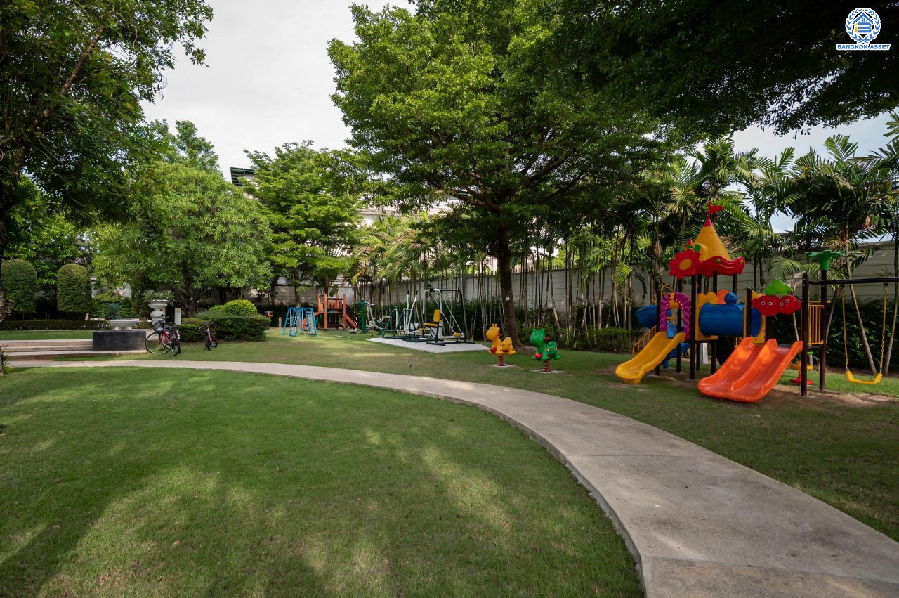 บ้านมือสองตกแต่งใหม่ โครงการ ธนาสิริ ราชพฤกษ์-ท่าน้ำนนท์ เนื้อที่ 50.5 ตร.ว. ฟังก์ชัน 3 ห้องนอน 4 ห้องน้ำ 1 ห้องแม่บ้าน จอดรถได้ 2 คัน บนทำเลดี วิวสวนส่วนกลาง ติดถนนใหญ่ เชื่อมต่อหลายเส้นทาง ใกล้รถไฟฟ้าสายสีม่วง "สถานีไทรม้า" เซ็นทรัลรัตนาธิเบศร์ พร้อมสิ่งอำนวยความสะดวกมากมาย